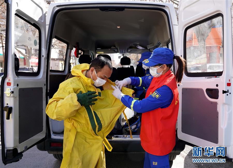 （習(xí)近平致敬的戰(zhàn)“疫”英雄·志愿者篇·圖文互動(dòng)）（3）他們，微光成炬照征程