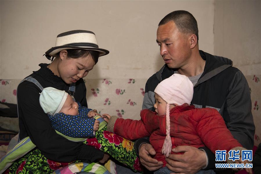 (新華全媒頭條·圖文互動)(2)春天里的5個“戰(zhàn)貧”瞬間——習近平總書記關于脫貧攻堅決策部署指引攻克最后的深貧堡壘