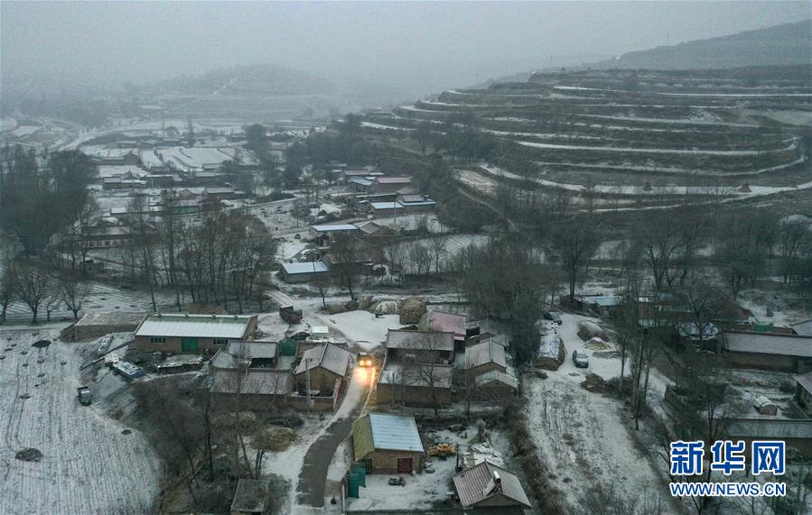 (新華全媒頭條·圖文互動)(3)春天里的5個“戰(zhàn)貧”瞬間——習近平總書記關于脫貧攻堅決策部署指引攻克最后的深貧堡壘