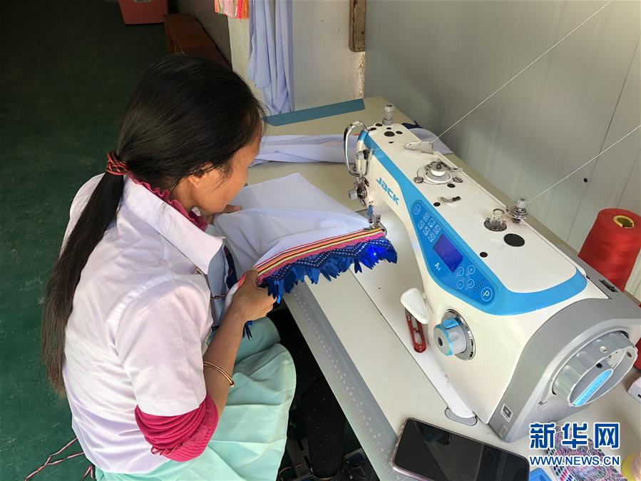 (新華全媒頭條·圖文互動)(9)春天里的5個“戰(zhàn)貧”瞬間——習近平總書記關于脫貧攻堅決策部署指引攻克最后的深貧堡壘