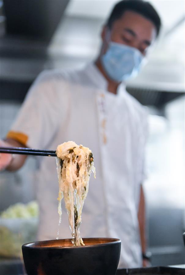 （在習(xí)近平新時(shí)代中國(guó)特色社會(huì)主義思想指引下——新時(shí)代新作為新篇章·習(xí)近平總書(shū)記關(guān)切事·圖文互動(dòng)）（1）讓“舌尖上的節(jié)約”成為習(xí)慣——全社會(huì)營(yíng)造浪費(fèi)可恥、節(jié)約為榮的氛圍掃描