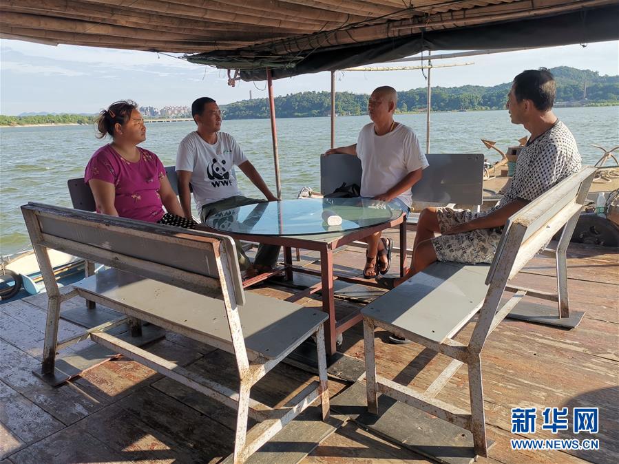 (總書記推動的改革身邊事·生態(tài)文明改革篇·圖文互動)(2)特寫:從“捕魚人”到“護(hù)魚人”——長江漁民上岸后的新生活