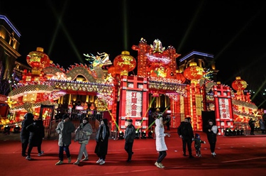 大連:花燈扮靚金石灘