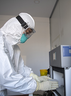 “90后”檢驗(yàn)員張慧變：每個樣本都是一份沉甸甸的責(zé)任