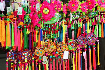 青海:巧手繡香包 濃情迎端午