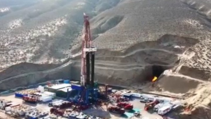 我國首套具有自主知識產(chǎn)權(quán)的智能鉆井系統(tǒng)“長龍?zhí)枴蓖队?></a></div> <div   id=