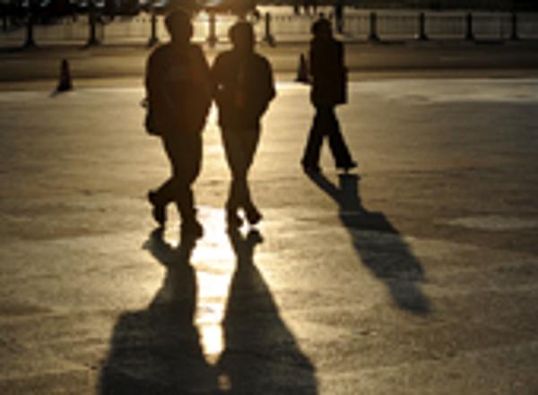 大會(huì)閉幕，廣場(chǎng)上來(lái)的最早的還是新聞?dòng)浾? /></a></p>
<p class=