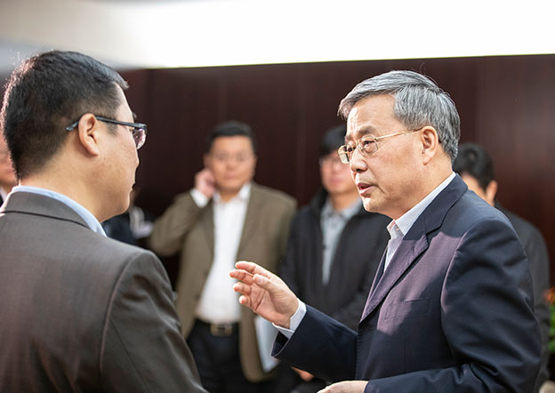 讓銀行業(yè)金融機(jī)構(gòu)愿意做、能夠做、也會(huì)做民營企業(yè)業(yè)務(wù)