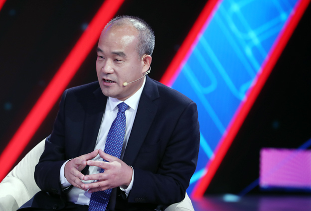 年輕人要有遠(yuǎn)大理想，要了解到科技的核心要素所在，專心，靜下心來打好基礎(chǔ)。