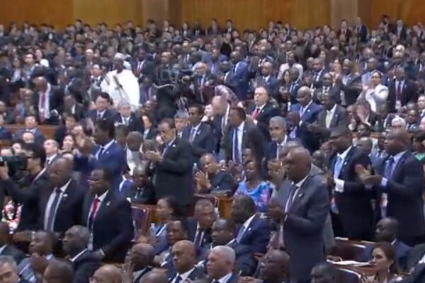 辛識平：掌聲，激蕩聚同心