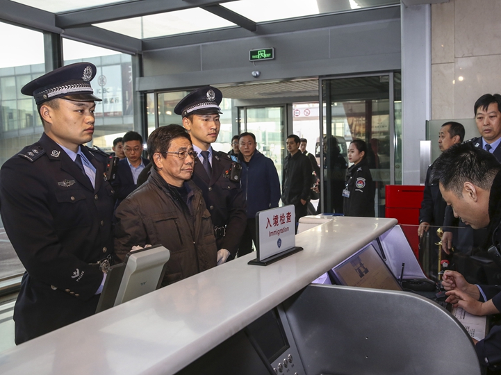 新華社評論員：狠剎“四風(fēng)”，嚴(yán)懲腐敗