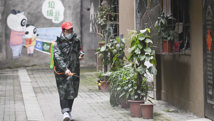 辛識(shí)平：致敬！按下“快進(jìn)鍵”的平凡英雄