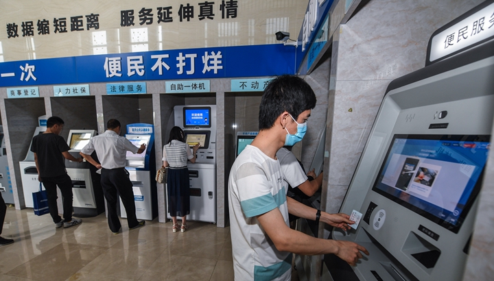 新華社評論員：增強(qiáng)緊迫感，全力抓落實(shí) ——貫徹落實(shí)全國兩會精神