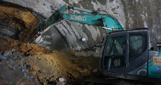 10.24公里！贛深高鐵“第一長隧”貫通！