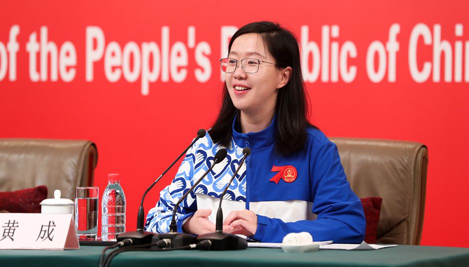 志愿者代表、清華大學(xué)經(jīng)濟(jì)管理學(xué)院四年級博士生黃成介紹相關(guān)情況