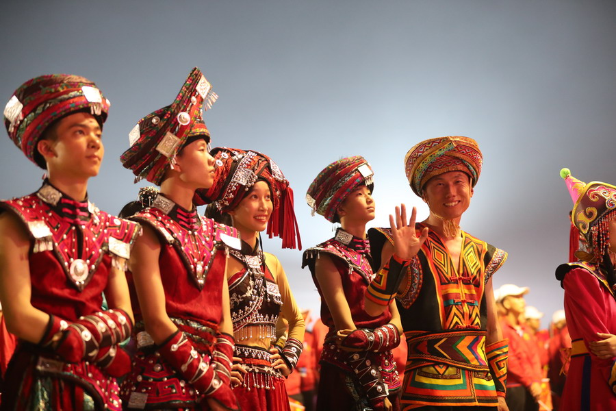 好兒好女好家園，齊心奔小康，共圓中國夢