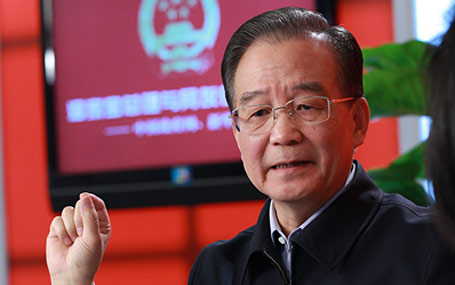 溫家寶總理接受中國政府網(wǎng)、新華網(wǎng)聯(lián)合專訪并與網(wǎng)友在線交流