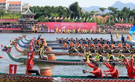 2018海峽兩岸龍舟賽開幕，53支隊(duì)伍競渡   組圖