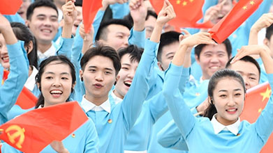 今天，這些歌在天安門廣場(chǎng)唱響