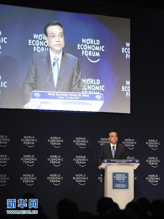 5月8日，中國(guó)國(guó)務(wù)院總理李克強(qiáng)在阿布賈出席第24屆世界經(jīng)濟(jì)論壇非洲峰會(huì)全會(huì)，發(fā)表題為《共同推動(dòng)非洲發(fā)展邁上新臺(tái)階》的特別致辭。新華社記者 李學(xué)仁 攝 