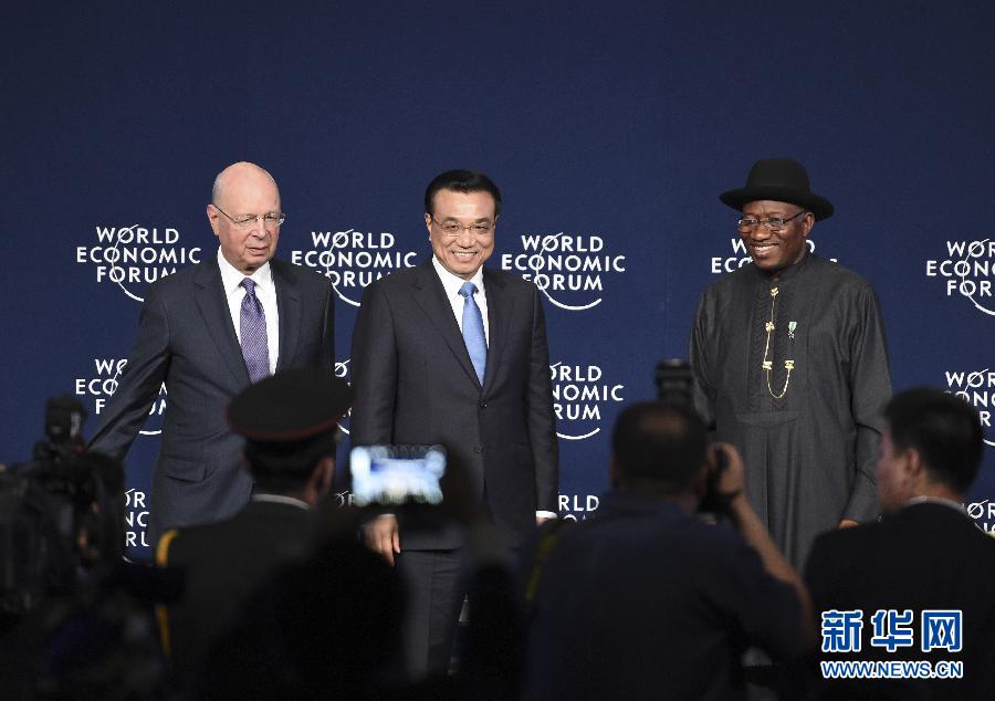 5月8日，中國國務(wù)院總理李克強(qiáng)在阿布賈出席第24屆世界經(jīng)濟(jì)論壇非洲峰會全會，發(fā)表題為《共同推動非洲發(fā)展邁上新臺階》的特別致辭。新華社記者 李學(xué)仁 攝 