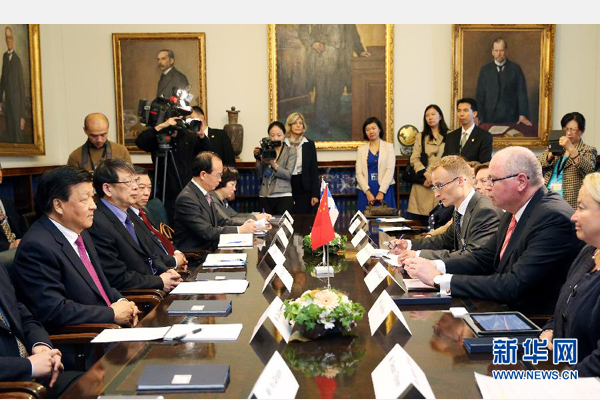 6月13日，中共中央政治局常委、中央書記處書記劉云山在赫爾辛基會見芬蘭議長海內盧奧馬。 新華社記者姚大偉攝