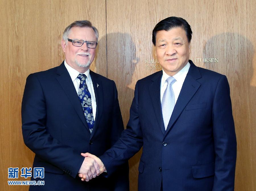 6月14日，中共中央政治局常委、中央書記處書記劉云山在芬蘭羅瓦涅米會見羅瓦涅米市長羅特沃寧。 新華社記者姚大偉攝