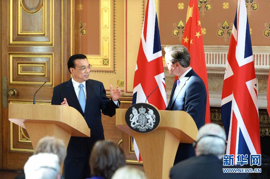 6月17日，中國(guó)國(guó)務(wù)院總理李克強(qiáng)同英國(guó)首相卡梅倫在倫敦舉行中英總理年度會(huì)晤后共同會(huì)見(jiàn)記者。新華社記者 李濤 攝