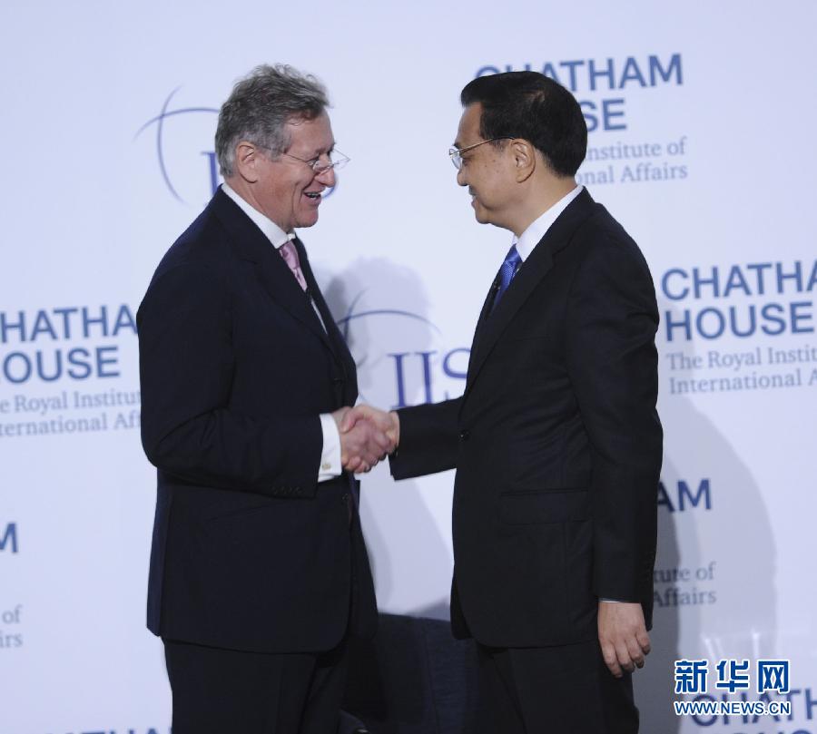  6月18日，國(guó)務(wù)院總理李克強(qiáng)在倫敦金融城市長(zhǎng)官邸面向英國(guó)皇家國(guó)際問(wèn)題研究所和國(guó)際戰(zhàn)略研究所兩大智庫(kù)發(fā)表題為《共建包容發(fā)展的美好世界》的演講。新華社記者 張鐸 攝 