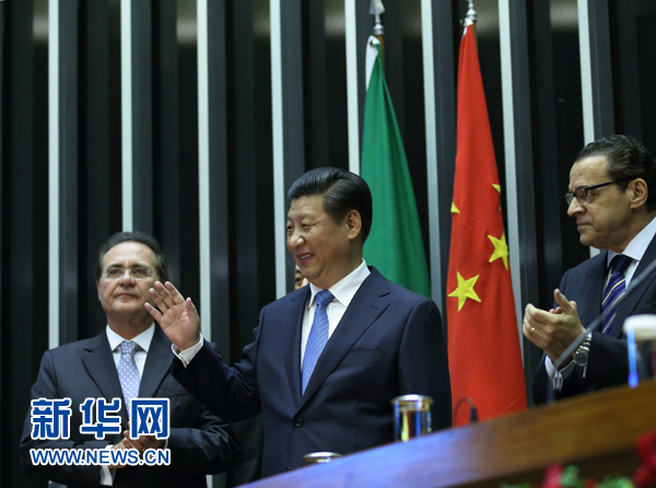 7月16日，國家主席習近平在巴西國會發(fā)表《弘揚傳統(tǒng)友好共譜合作新篇》的演講。 新華社記者 蘭紅光 攝 