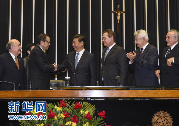 7月16日，國家主席習近平在巴西國會發(fā)表《弘揚傳統(tǒng)友好共譜合作新篇》的演講。 新華社記者 李學仁 攝 