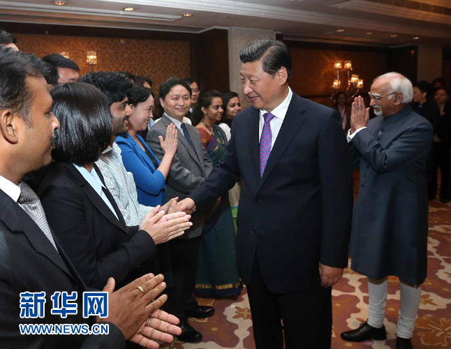 9月18日，國家主席習(xí)近平在印度世界事務(wù)委員會發(fā)表題為《攜手追尋民族復(fù)興之夢》的重要演講。演講結(jié)束后，習(xí)近平接見中印兩國青年代表。新華社記者 龐興雷 攝