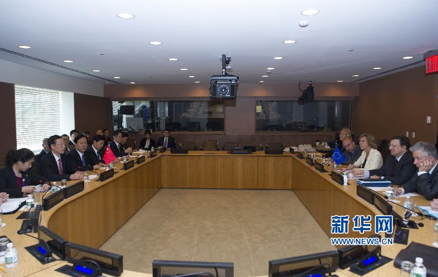  9月23日，正在紐約出席聯(lián)合國(guó)氣候峰會(huì)的國(guó)家主席習(xí)近平特使、國(guó)務(wù)院副總理張高麗在紐約聯(lián)合國(guó)總部會(huì)見歐盟委員會(huì)主席巴羅佐。新華社記者 王曄 攝 