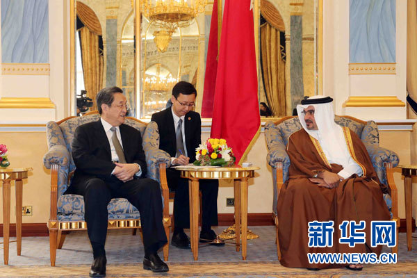 11月6日，正在巴林進(jìn)行正式友好訪問的全國政協(xié)主席俞正聲在麥納麥會(huì)見巴林王儲(chǔ)薩勒曼。 新華社記者劉衛(wèi)兵攝