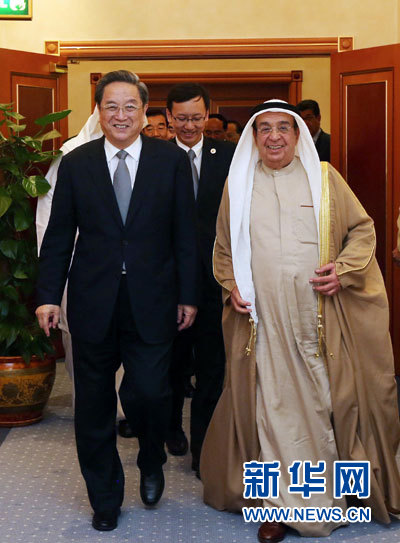 11月6日，正在巴林進(jìn)行正式友好訪問的全國政協(xié)主席俞正聲在麥納麥會(huì)見巴林副首相穆罕默德。 新華社記者劉衛(wèi)兵攝