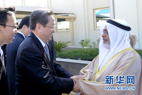 11月6日，正在巴林進(jìn)行正式友好訪問的全國政協(xié)主席俞正聲在麥納麥會(huì)見巴林國民議會(huì)議長兼眾議長扎赫拉尼。 新華社記者 張鐸 攝