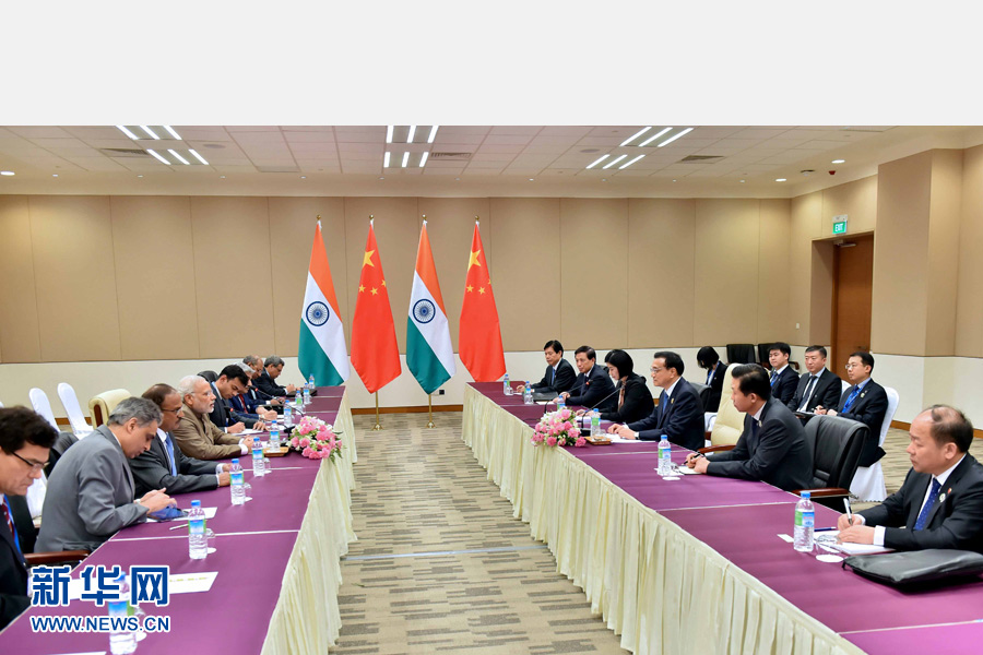 11月13日，中國國務(wù)院總理李克強(qiáng)在緬甸內(nèi)比都會(huì)見印度總理莫迪。 新華社記者 李濤 攝