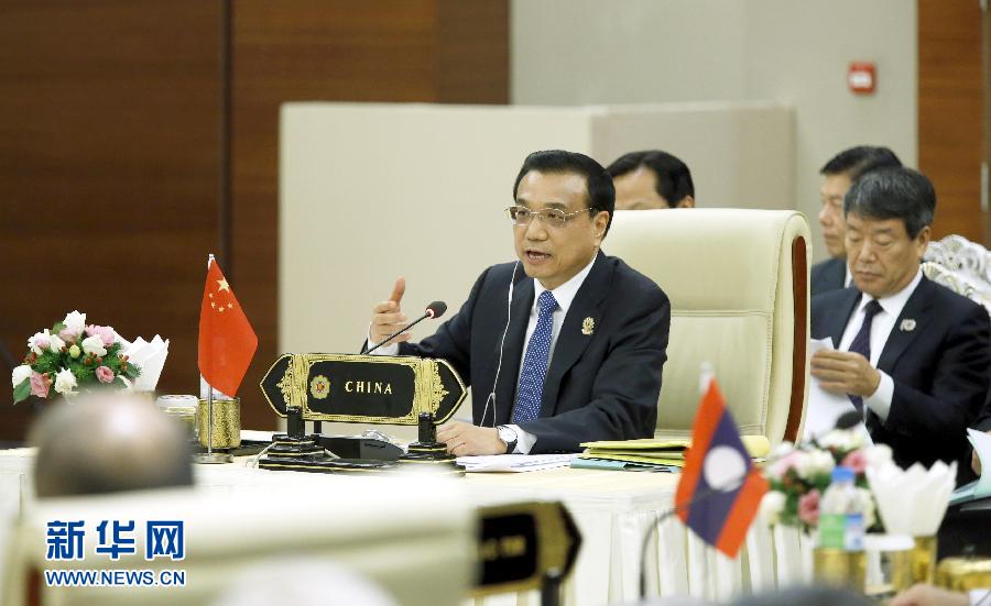11月13日，中國國務(wù)院總理李克強(qiáng)在緬甸內(nèi)比都出席第17次中國－東盟（10+1）領(lǐng)導(dǎo)人會議。這是李克強(qiáng)在會上講話。 新華社記者 鞠鵬 攝