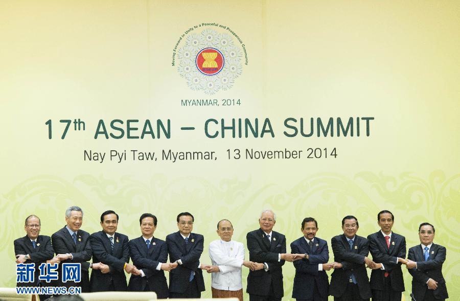 11月13日，中國國務(wù)院總理李克強(qiáng)在緬甸內(nèi)比都出席第17次中國－東盟（10+1）領(lǐng)導(dǎo)人會議。 新華社記者 王曄 攝