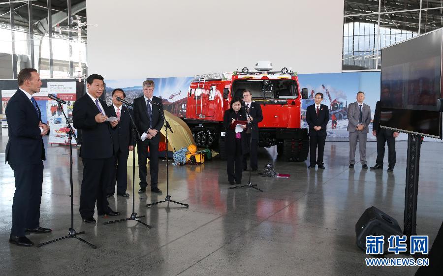 這是習(xí)近平和阿博特通過視頻連線同中澳南極科考站工作人員通話。新華社記者 姚大偉 攝 