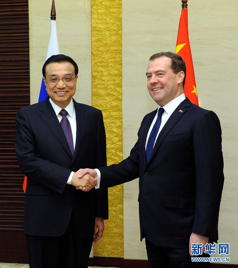 12月15日，中國(guó)國(guó)務(wù)院總理李克強(qiáng)在阿斯塔納會(huì)見(jiàn)俄羅斯總理梅德韋杰夫。 新華社記者 饒愛(ài)民 攝