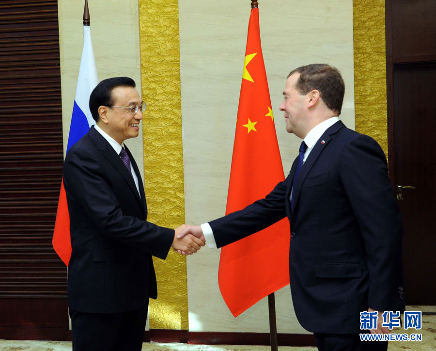 12月15日，中國(guó)國(guó)務(wù)院總理李克強(qiáng)在阿斯塔納會(huì)見(jiàn)俄羅斯總理梅德韋杰夫。 新華社記者 饒愛(ài)民 攝