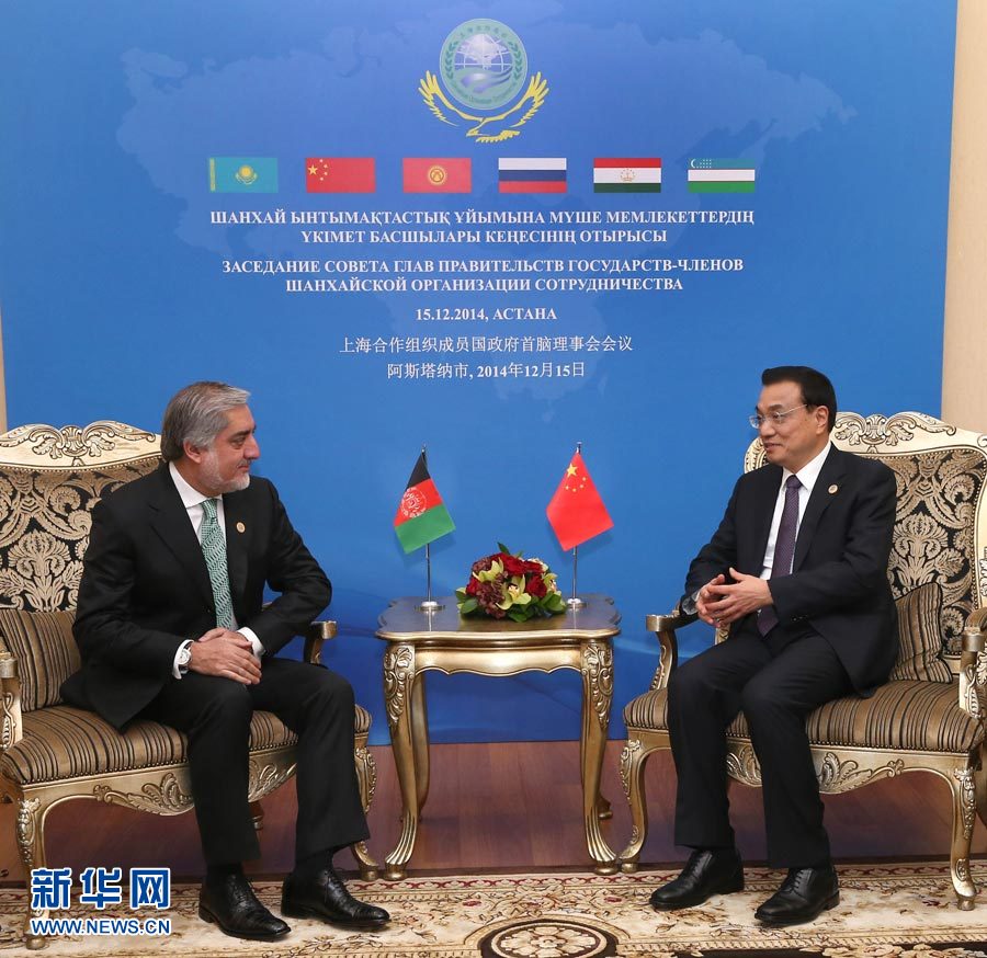 12月15日，中國(guó)國(guó)務(wù)院總理李克強(qiáng)在阿斯塔納會(huì)見(jiàn)阿富汗首席執(zhí)行官阿卜杜拉。 新華社記者 龐興雷 攝