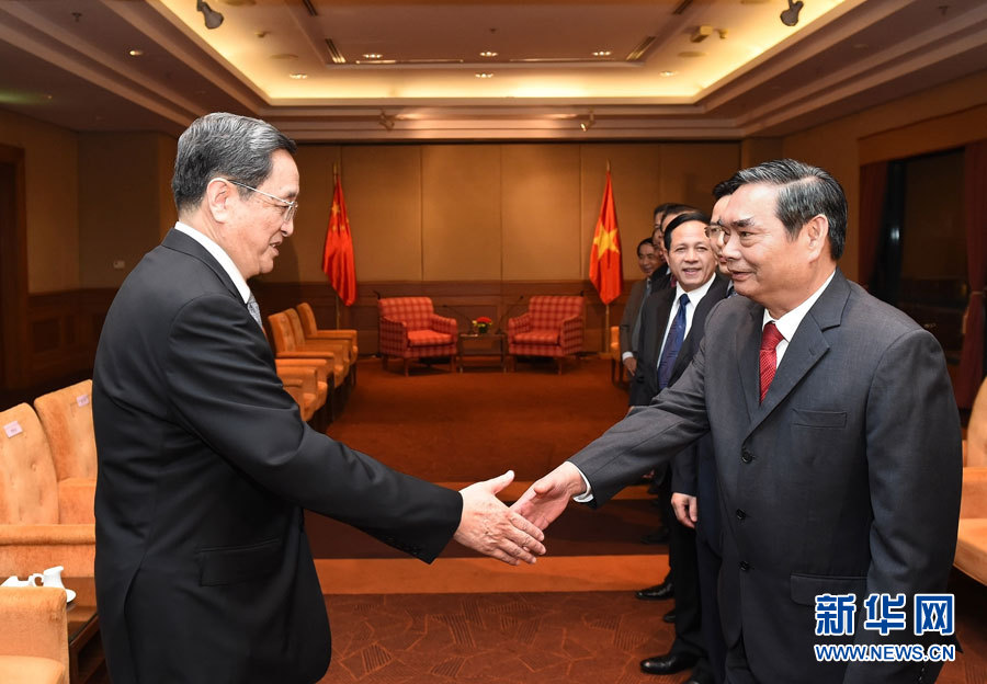 12月25日至27日，中共中央政治局常委、全國政協(xié)主席俞正聲對越南進(jìn)行正式訪問。這是12月25日，俞正聲在河內(nèi)會見越共中央書記處常務(wù)書記黎鴻英。 新華社記者劉建生攝