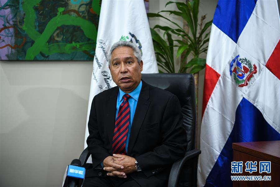 （國(guó)際·圖文互動(dòng)）專訪：“希望多中關(guān)系長(zhǎng)遠(yuǎn)持久、碩果累累”——訪多米尼加經(jīng)濟(jì)規(guī)劃和發(fā)展部部長(zhǎng)桑塔納