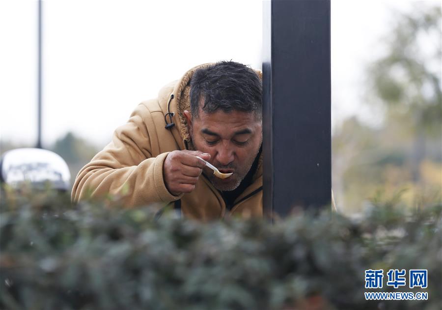 （國(guó)際·圖文互動(dòng)）（2）通訊：“根本沒有人在乎我們”——探訪美墨邊境墻邊的“日工”市場(chǎng)