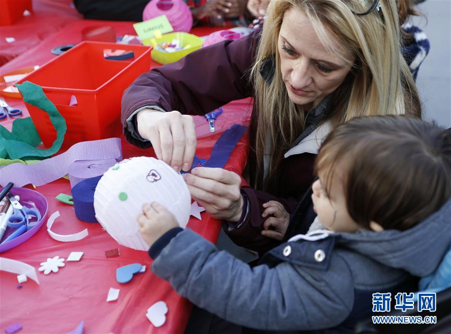 (國際·圖文互動)(3)到洛杉磯農(nóng)夫市場紅紅火火過大年