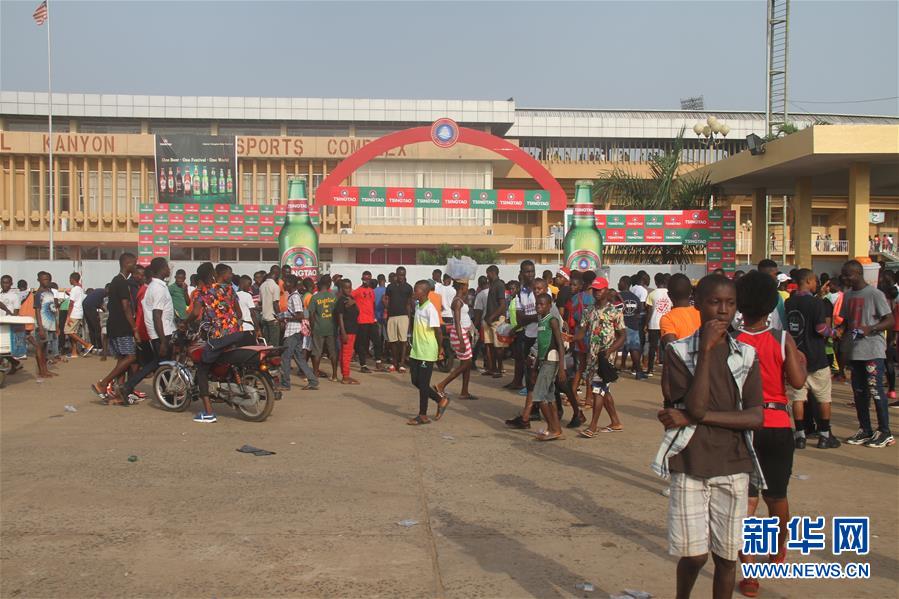 (國(guó)際·圖文互動(dòng))(1)通訊:中國(guó)啤酒節(jié)走進(jìn)非洲海濱城市