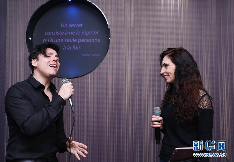 （國際·圖文互動）（2）通訊：手牽手，我們共同驅(qū)散陰霾——法國音樂人創(chuàng)作抗疫歌曲背后的故事