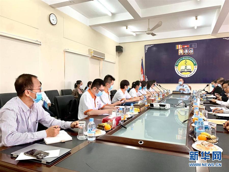 (國際疫情·圖文互動)(5)通訊:“與病毒賽跑”——記中國援柬埔寨專家戰(zhàn)“疫”